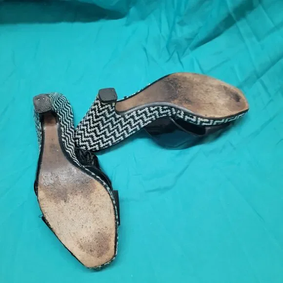 Donald J. Pliner Brand Wedge Heels Size 7 - Picture 5 of 5